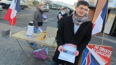 تجريد نائب فرنسي من مسؤولياته بعد اعتناقه الإسلام