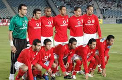 حافلة فريق الأهلى المصري تتعرض للقذف بالحجارة فى الجزائر