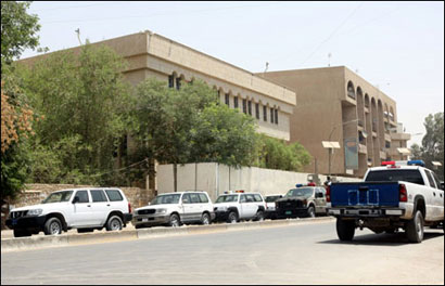 جماعة مسلحة تقتحم مصرف الخضراء غربي بغداد وتسطو على مبلغ 900 مليون دينار