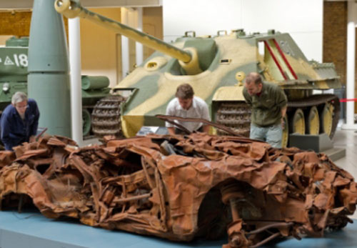 سيارة ملغومة من العراق في مدخل متحف بريطاني