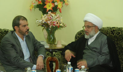 الشيخ الكربلائي أثناء لقائه السفير الإيراني: على الدول المجاورة للعراق أن تهتم وتراعي مصلحة هذا البلد أولاً وآخراً
