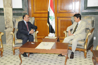 وزير الصناعة والمعادن يلتقي السفير الياباني لبحث افق التعاون المستقبلي بين البلدين