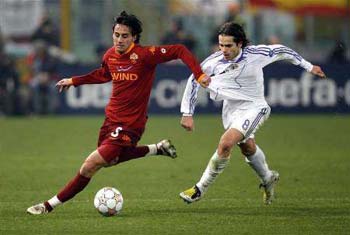 فوز روما وتعادل ميلانو بالدوري الايطالي لكرة القدم