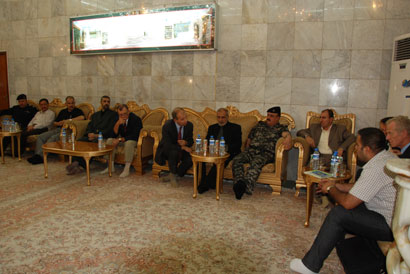 وفد فرنسي متخصص بقطاع الكهرباء يزور العتبة الحسينية  ويطلع على الواقع الامني في كربلاء