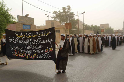 مسيرة عزاء حاشدة لطلبة علوم دينية في النجف بمناسبة شهادة الإمام الصادق(تقرير مصور)