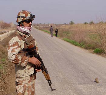 الاجهزة الامنية في كربلاء تنشر 10 آلاف عنصر لحماية الزوار المتوجهين إلى النجف الاشرف
