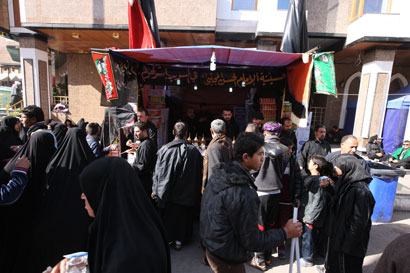 المواكب الحسينية في كربلاء  تجهز بمليون ونصف المليون لتر من النفط الابيض وبشكل مجاني