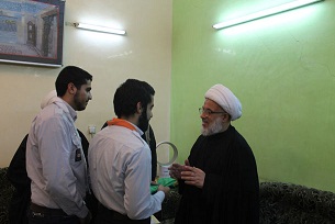 طلبة الجامعة اللبنانية الخامسة يوقّعون وثيقة عهدٍ و ولاءٍ للامام الحسين ويسلمونها للشيخ عبد المهدي الكربلائي (مصور)