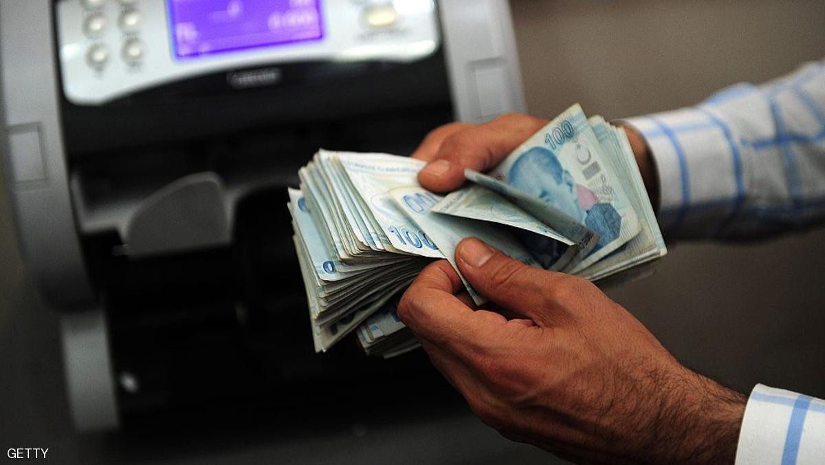 تركيا.. انخفاض قياسي لليرة مقابل الدولار