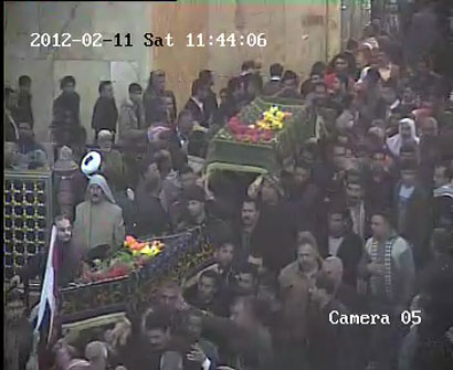 كربلاء : تشيع جثامين امين سر نادي كربلاء الرياضي ونجله ومدرب اللياقة البدنية(مصور)