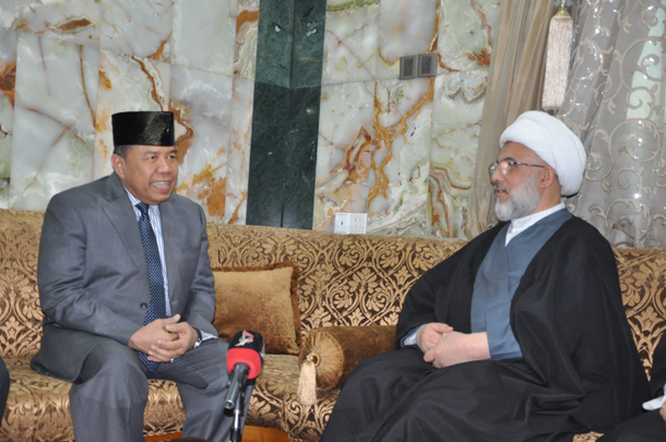 الشيخ عبد المهدي الكربلائي يستقبل السفير الاندونيسي:المرجع السيستاني  يؤكد على تعزيز مبادئ المحبة والتاخي بين المسلمين وتقوية العلاقات بينهم