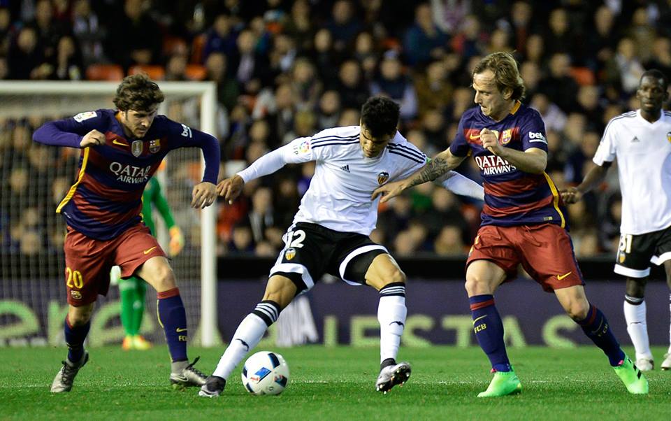 برشلونة يتأهل لنهائي كأس الملك بتعادله مع فالنسيا