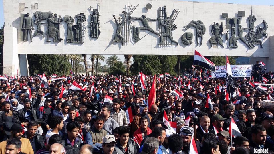 الصدر يدعو المتظاهرين إلى "الانسحاب التكتيكي" ويؤكد: سيكون ردنا أقوى بالمرة القادمة