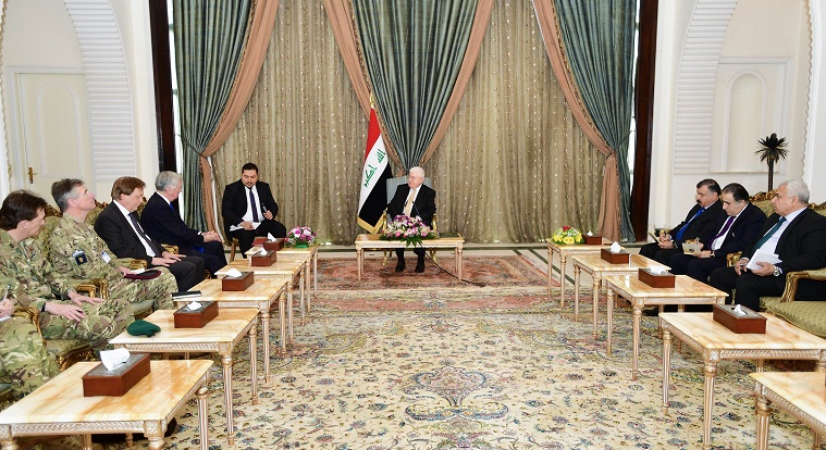 الرئيس معصوم يستقبل وزير الدفاع البريطاني ويؤكد عزم العراق على منع ولادة جماعات ارهابية مستقبلا