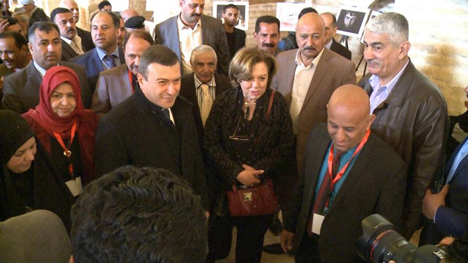 رئيس مجلس كربلاء ينتقد زيارة النائبة ميسون الدملوجي لكربلاء بلا (حجاب)