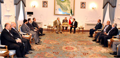 الخزاعي يلتقي نجاد :لدينا  اصرار على إخراج منظمة خلق من اراضينا فهم جاءوا بلا دعوة وغير مرغوب فيهم