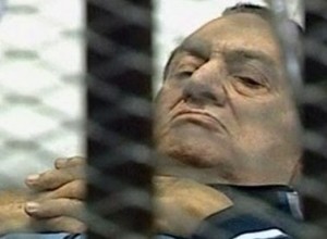 مبارك حزين لما يحدث ويدعو شعبه للالتفاف حول مرسي