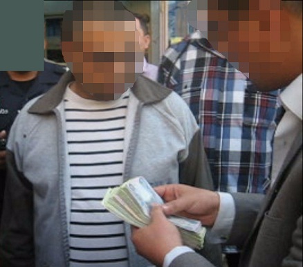 هيئة النزاهة: ضبط موظف في الوقف السني ابتز مستثمرا بذريعة تمكينه من التصرف بأحد عقارات الوقف+صورة