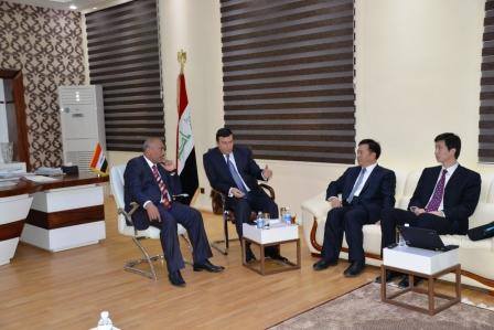 محافظ كربلاء ورئيس المجلس يلتقيان مجتمعين باكبر شركة صينية ترغب بانشاء مطار كربلاء الدولي (مصور)