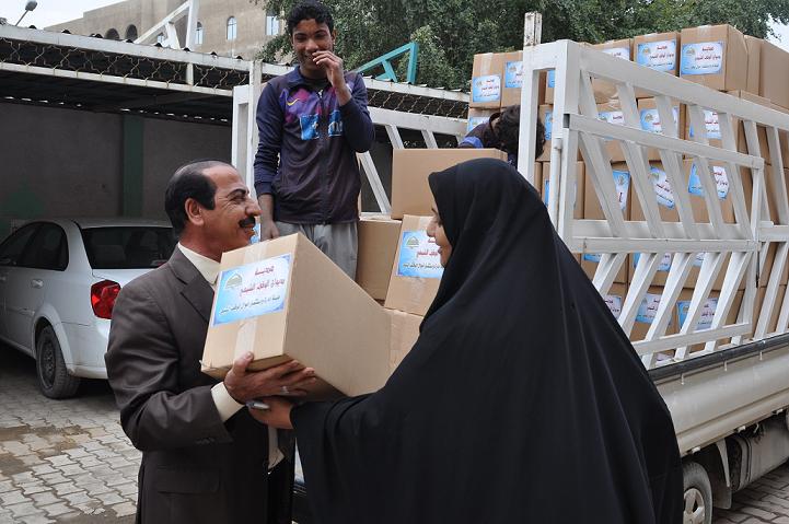صندوق الخيرات في الوقف الشيعي يباشر بتوزيع إعانات مالية وعينية على عوائل الأيتام والفقراء