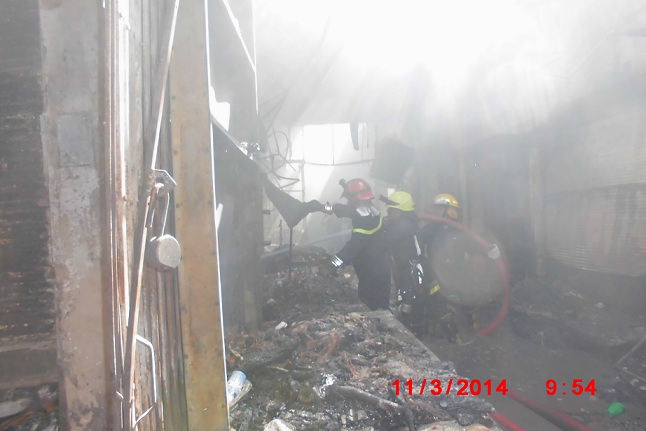 مقتل حارس ليلي نتيجة حرق 50 محلا تجاريا في شورجة كربلاء وسط المدينة (مصور)