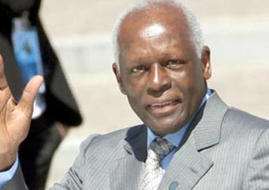 رئيس أنجولا يقرر التنحى عن الحكم بعد 40 عاما رئيسا للبلاد