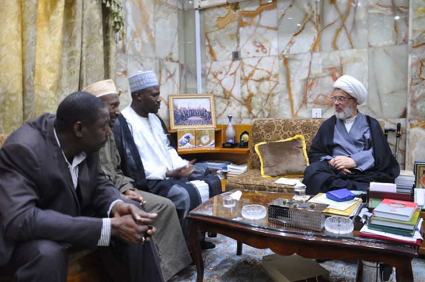 الشيخ عبد المهدي الكربلائي يوعز بفتح مدرسة خاصة بالطلبة الأفارقة خلال استقباله وفدا نيجيريا (مصور)