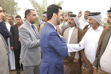 فلاحوا النجف يتظاهرون للمطالبة بدعم المستلزمات الزراعية ووقف تجاوزات بلدية النجف