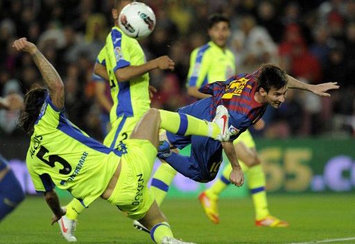 برشلونة يشدد الخناق على ريال مدريد