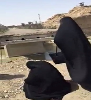 بالفيديو :امهات ضحايا سبايكر عند مكان الحادث