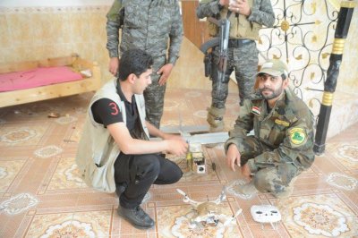 احد إبطال الحشد الشعبي يتمكن من صنع طائرة مسيرة لاستطلاع أماكن العدو  (مصور)