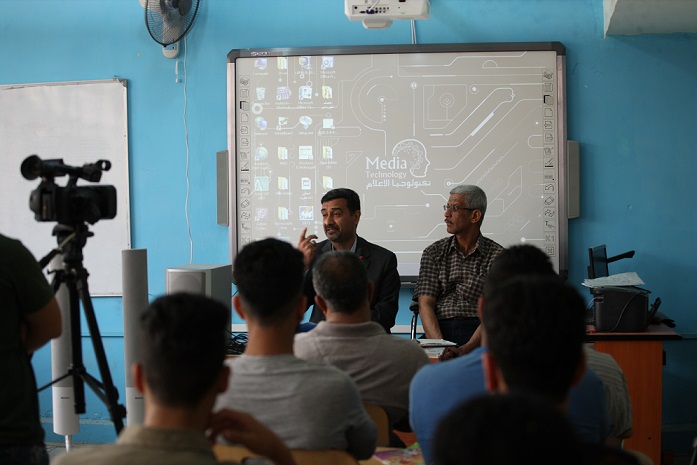 رئيس تحرير وكالة نون الخبرية يلقي محاضرة حول اعلام الانترنت (صحافة المواطن) على طلبة قسم تقنية الاعلام