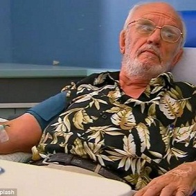 رجل يتبرع طوال عمره بالدم بسبب...؟؟؟