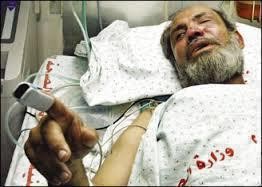 القيادي في حماس الدكتور محمود الزهار يتعرض للضرب الشديد لتأييده بشار الاسد ورفضة لزيارة القرضاوي+صورة