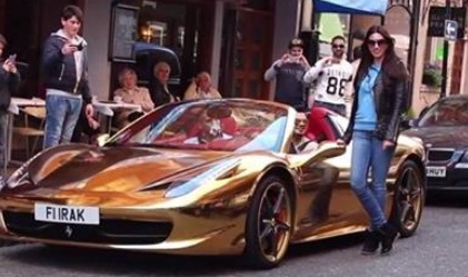 رياض العزاوي و سيارته الذهبية تثير دهشة الناس في لندن