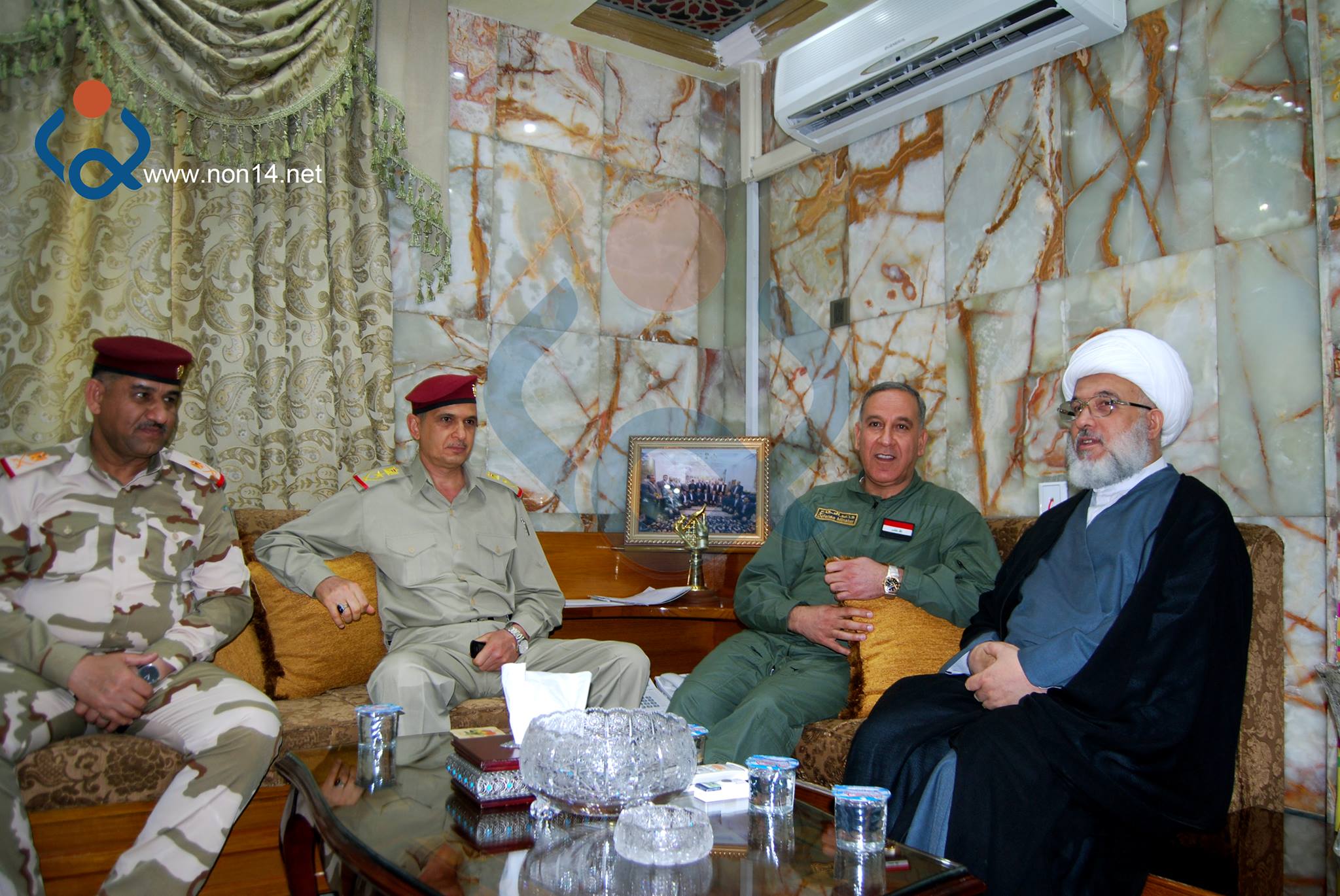 بالصورة: ممثل المرجع السيستاني يستقبل وزير الدفاع خالد العبيدي والاخير يرفض الادلاء باي تصريح