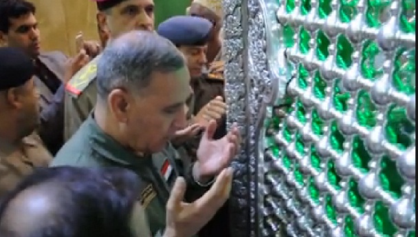 بالفيديو: وزير الدفاع خالد العبيدي يؤدي مراسيم زيارة الامام الحسين "عليه السلام".
