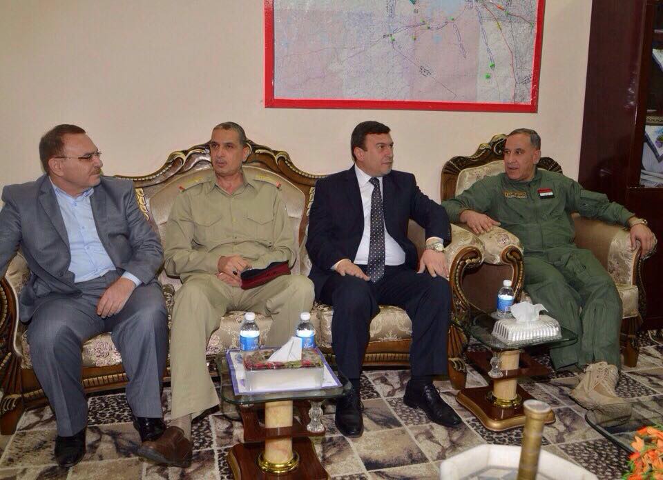 بالصور:الطريحي يلتقي وزير الدفاع والاخير يقول ان كربلاء امنة