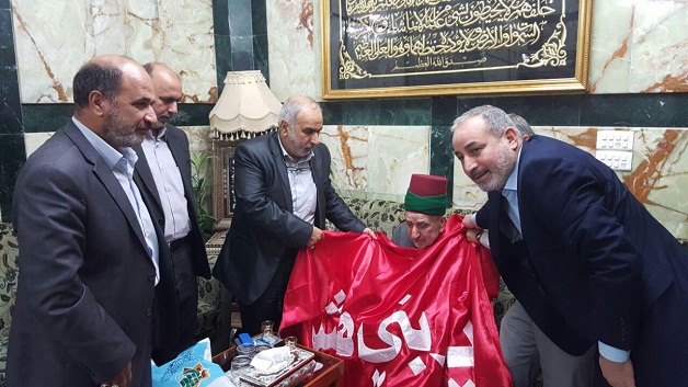 العتبة العباسية تكرم احد اعضاء اللجنة المكلفة من قبل المرجعية الدينية  بادارة العتبتين المقدستين بعد سقوط النظام المقبور