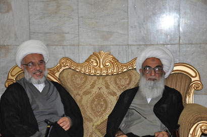 المرجع الشيخ  بشير النجفي يزور مرقد الامام الحسين ويلتقي بامين عام العتبة الحسينية المقدسة (تقرير مصور)