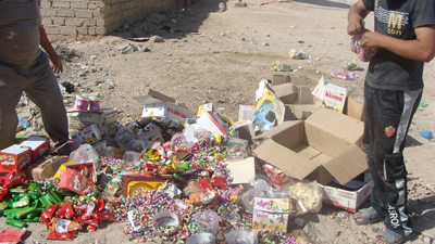 كربلاء : إتلاف (18) طن من المواد غذائية و (29211)لتر من المواد السائلة وغلق (34)محل مخالف للشروط الصحية (مصور)