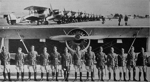 صورة ارشيفية لاول سرب تشكل في ( القوة الجوية الملكية العراقية ) عام 1933