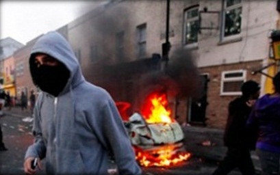 بريطانيا: اعتقال 4 شبّان للاشتباه بتورطهم في إحراق مدرسة إسلامية