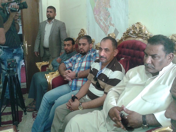 اصحاب شاحنات محتجزة عند حدود كربلاء :200 براد محمل بالفواكه والخضروات محجوزة منذ اسبوعين