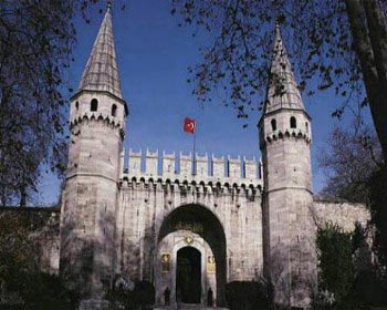 السلطات التركية تفتح لاول مرة جناح الامانات المقدسة في متحف طوبقابي لوفد العتبة الحسينية المقدسة