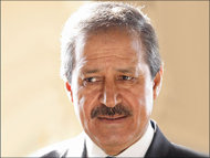 انباء بانشقاق  السفير السوري بالعراق عن نظام الاسد  والحكومة العراقية تنفي علمها بذلك