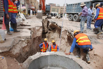 استبدال شبكة مجاري الصرف الصحي والامطار في مركز مدينة النجف(مصور)