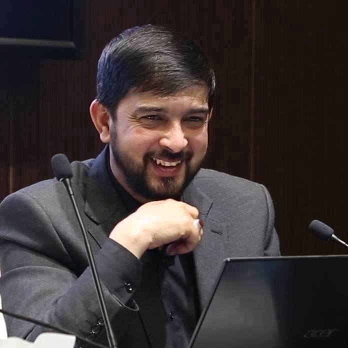 باحثة جزائرية تحصل على شهادة عليا في مجموعة ( تباريح رقمية لسيرة بعضها أزرق ) للشاعر العراقي البروفيسور مشتاق عباس معن