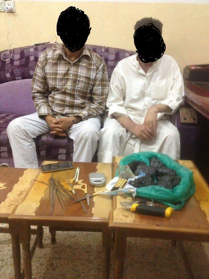 بالصور:القبض على اثنين من المتاجرين بحوزتهم مادة الترياك المخدرة في محافظة النجف