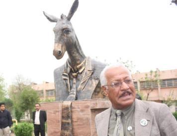 رئيس حزب الحمير يرشح لانتخابات إقليم كردستان تحت شعار"صوتوا للحمار الأعظم كي لاتندموا"